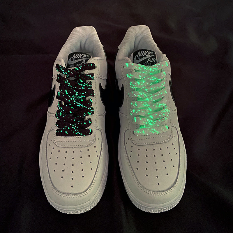 Flat Luminous Shoelaces